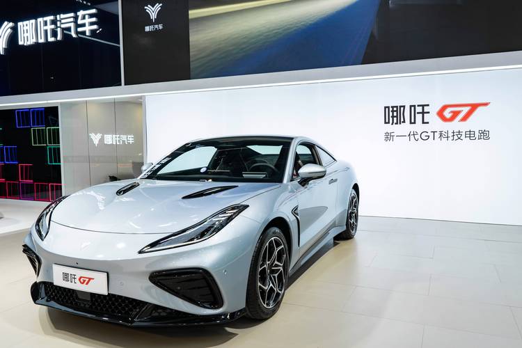 成都邛崃市智扬思企业管理咨询哪吒汽车在智能汽车领域的表现，领途汽车在新能源汽车市场中的影响力